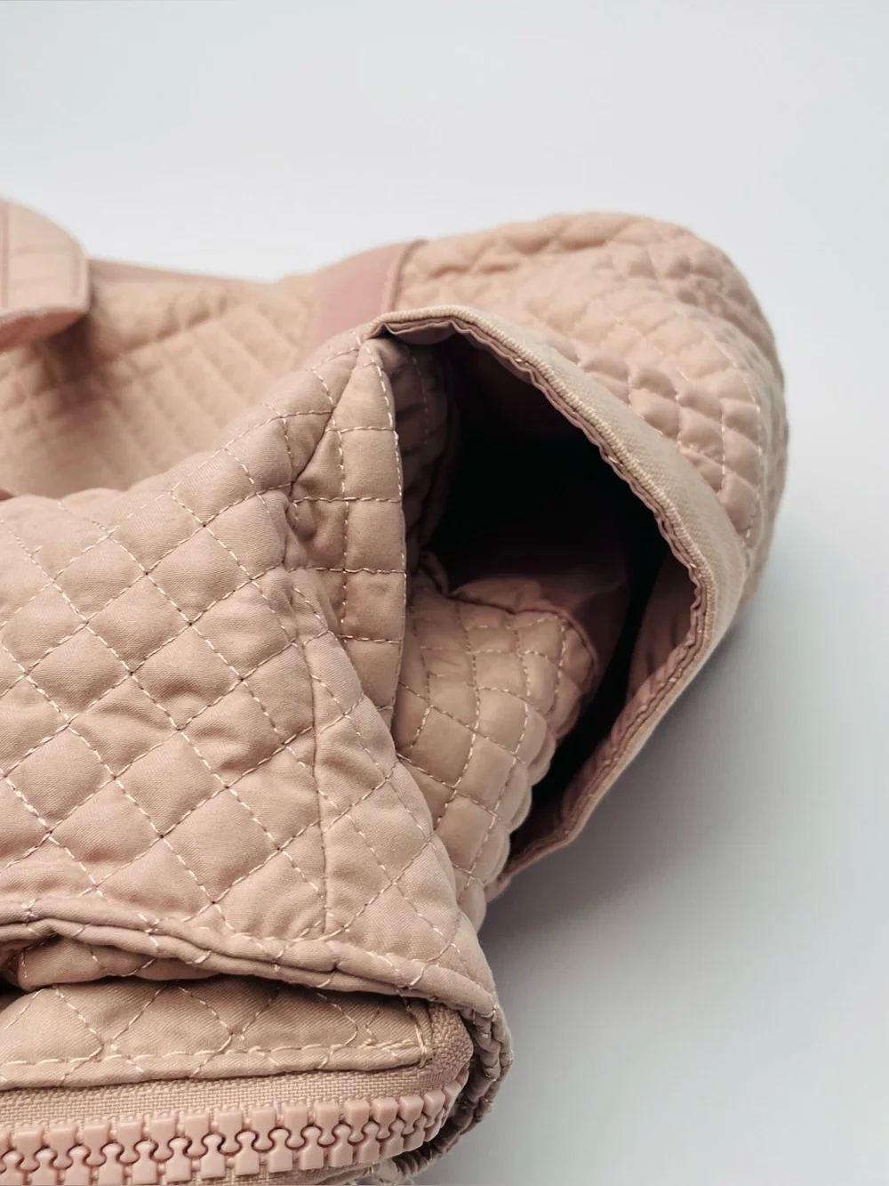 Bagsmart Dusty Pink Quilted Computer Laptop Zip Pocket Bag